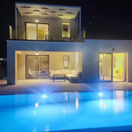 Erato - Elysian Villas, 2' Walk From The